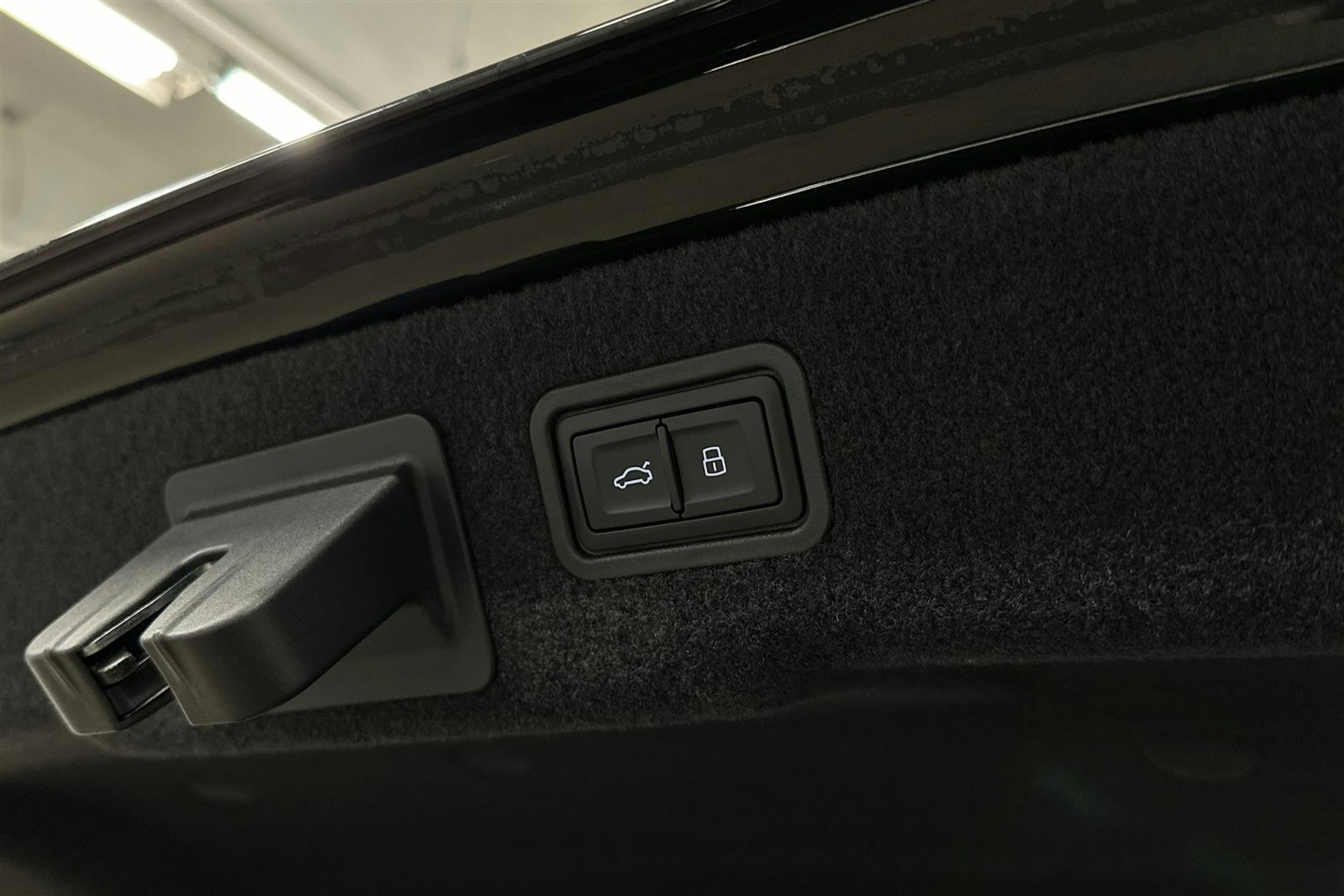 musta Audi A8 2025 kuva 35.