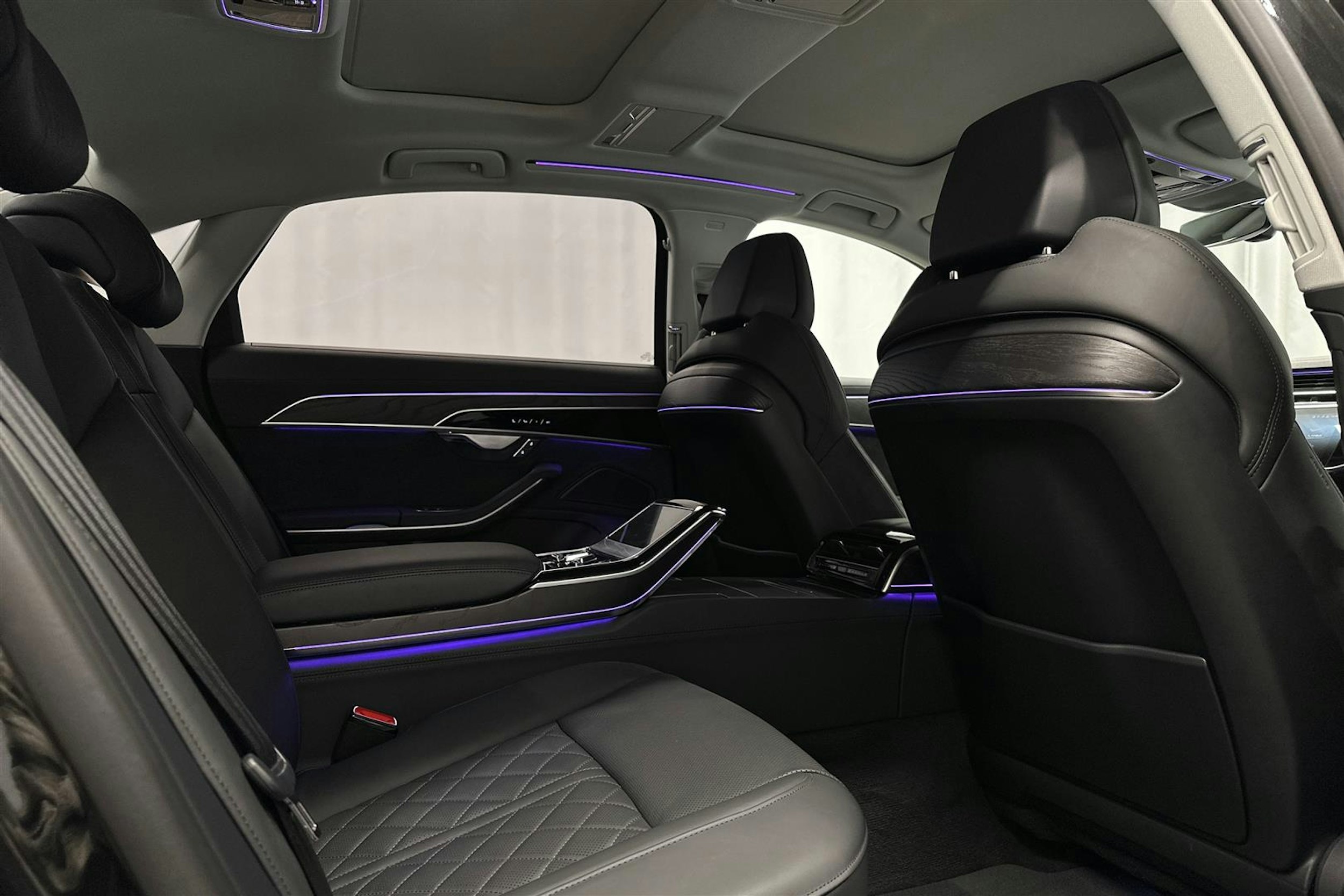 musta Audi A8 2025 kuva 36.