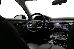 sininen Audi A8 2025 kuva 7.