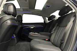 sininen Audi A8 2025 kuva 8.