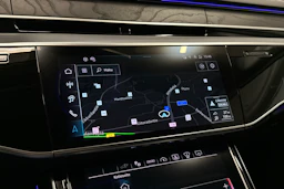 sininen Audi A8 2025 kuva 14.