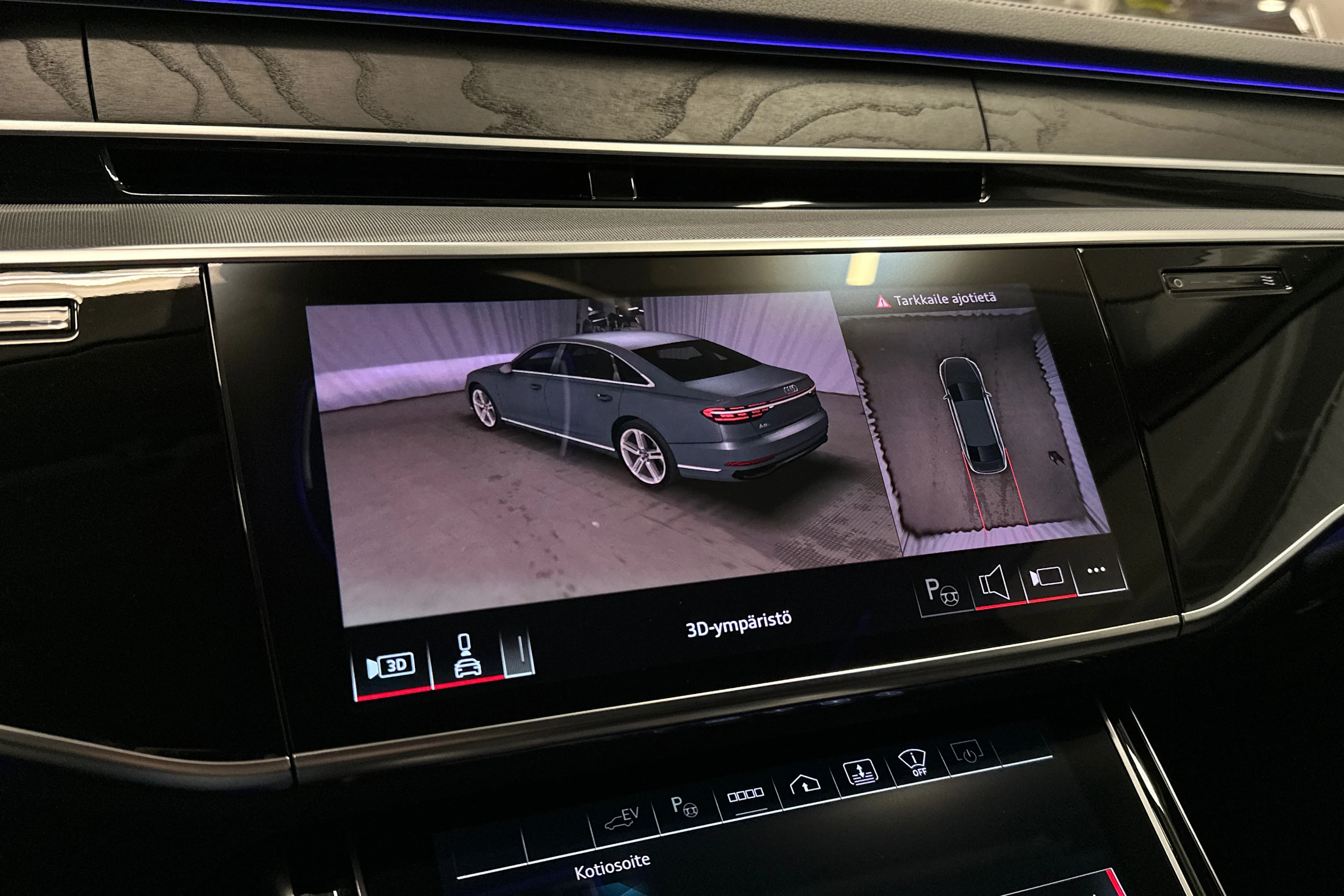 sininen Audi A8 2025 kuva 15.