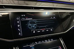 sininen Audi A8 2025 kuva 18.