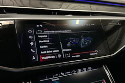 sininen Audi A8 2025 kuva 20.