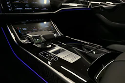 sininen Audi A8 2025 kuva 27.