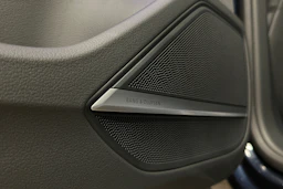 sininen Audi A8 2025 kuva 29.
