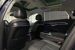 sininen Audi A8 2025 kuva 33.