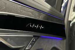 sininen Audi A8 2025 kuva 34.