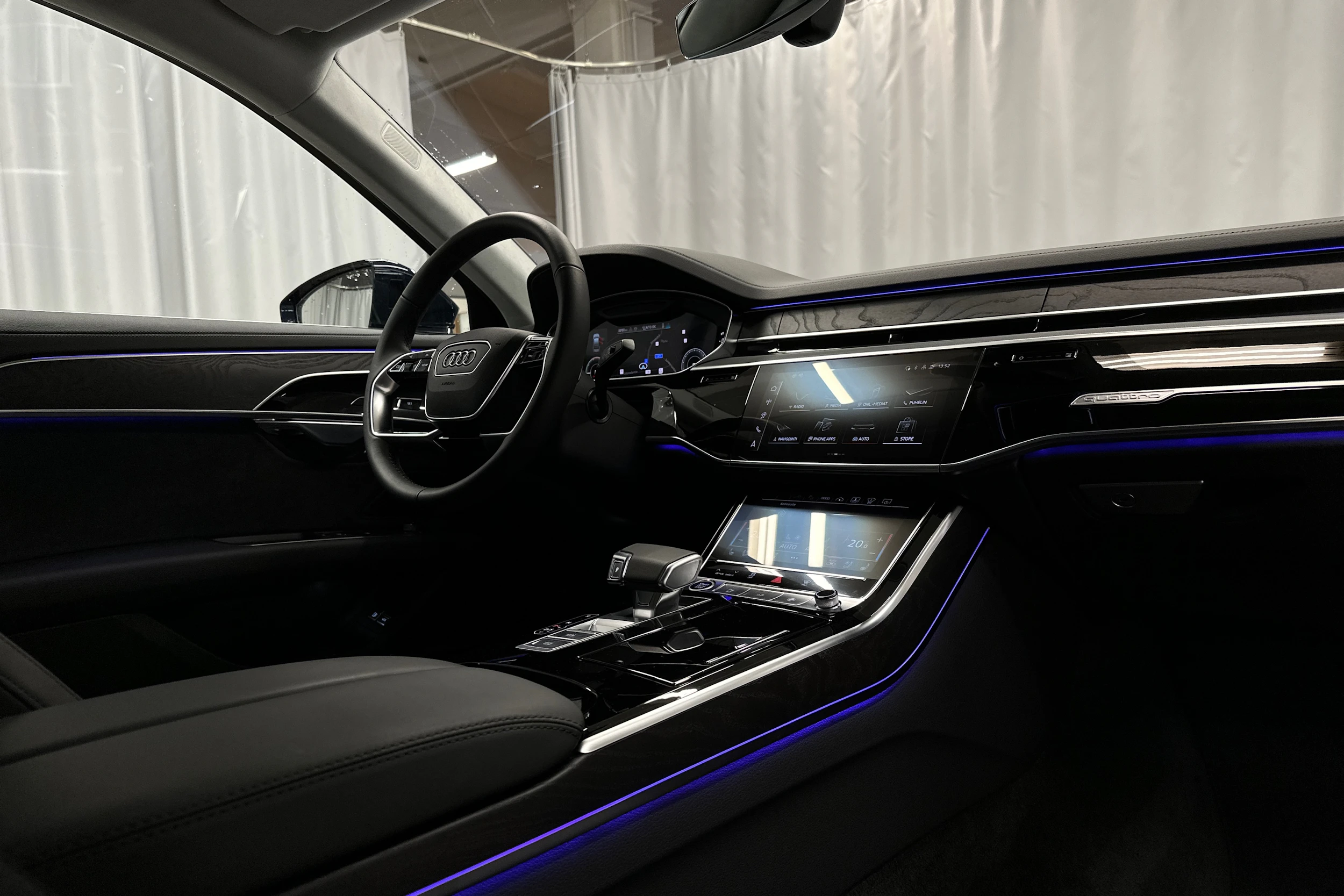 sininen Audi A8 2025 kuva 39.