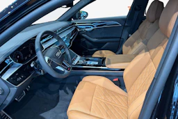 musta Audi A8 2026 kuva 5.