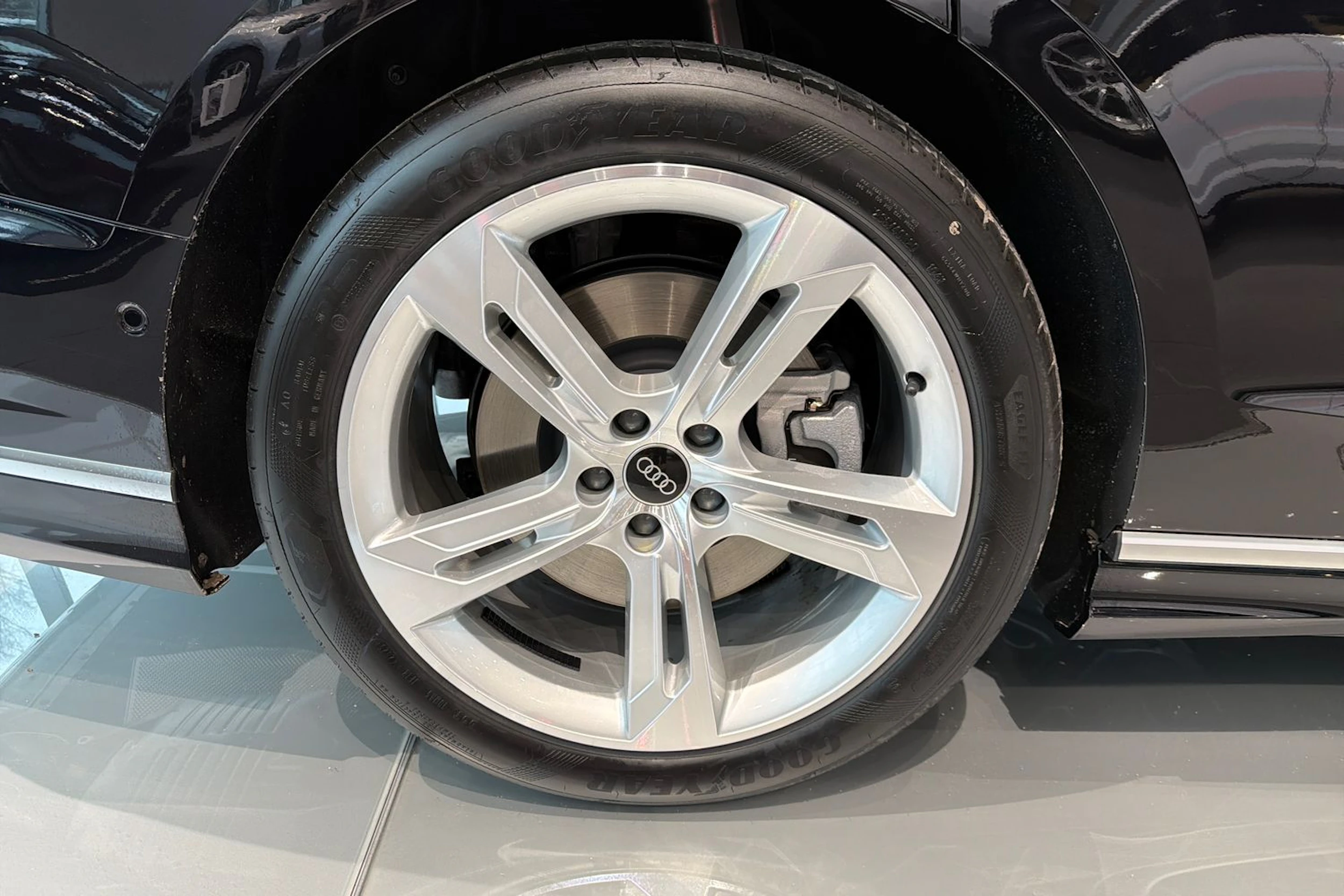 musta Audi A8 2026 kuva 10.