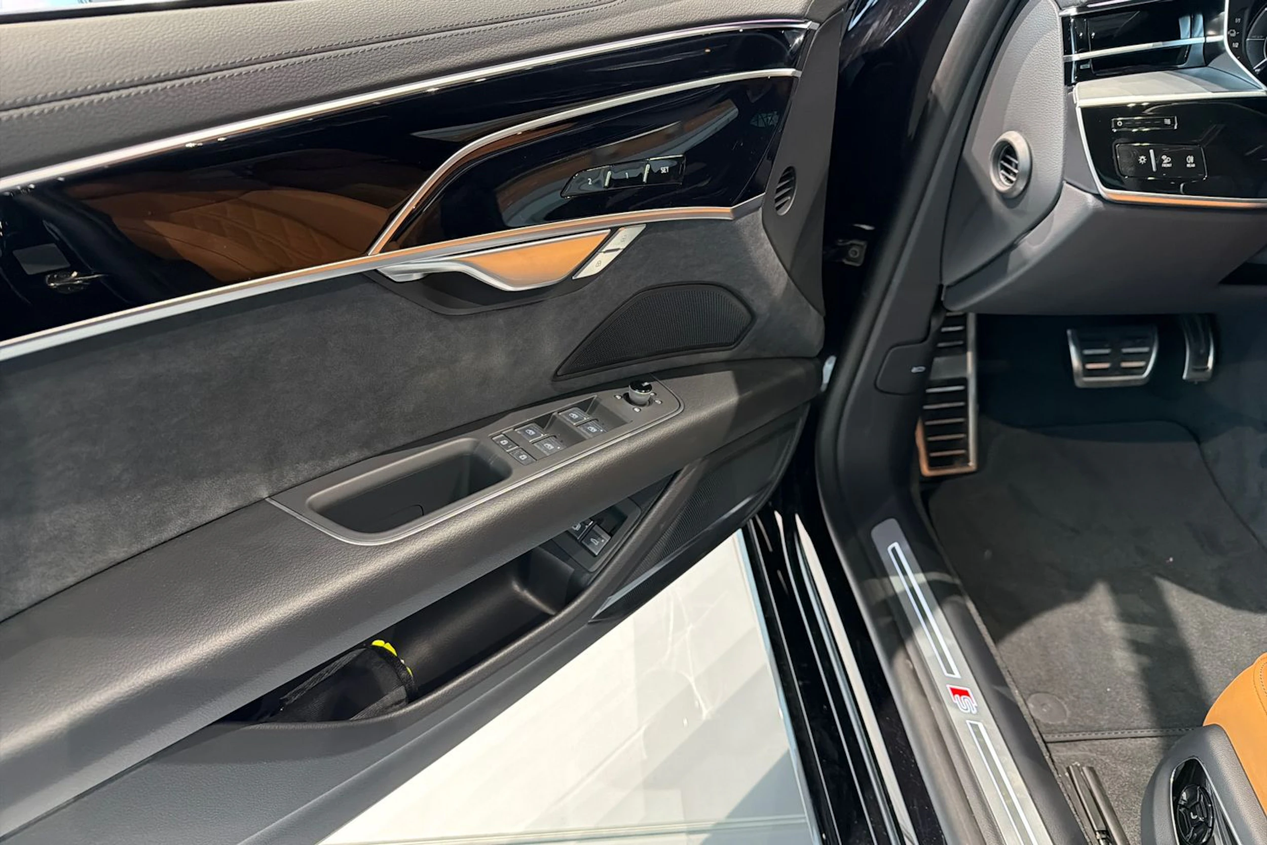 musta Audi A8 2026 kuva 12.