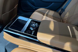 musta Audi A8 2026 kuva 14.