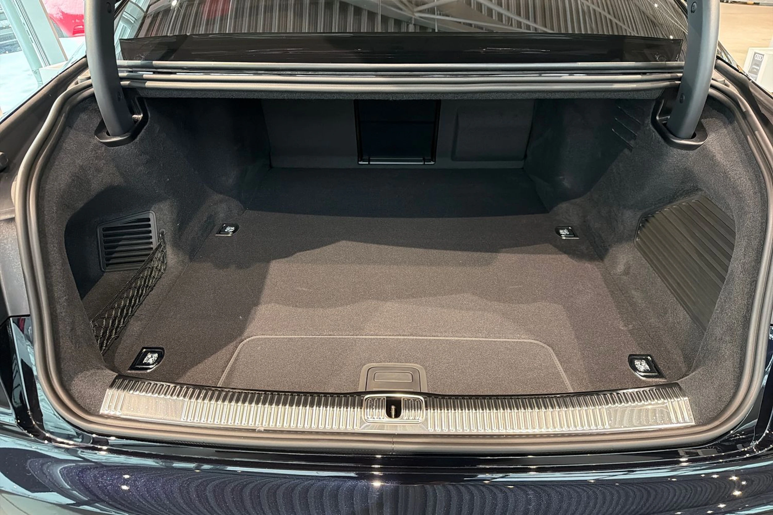 musta Audi A8 2026 kuva 16.