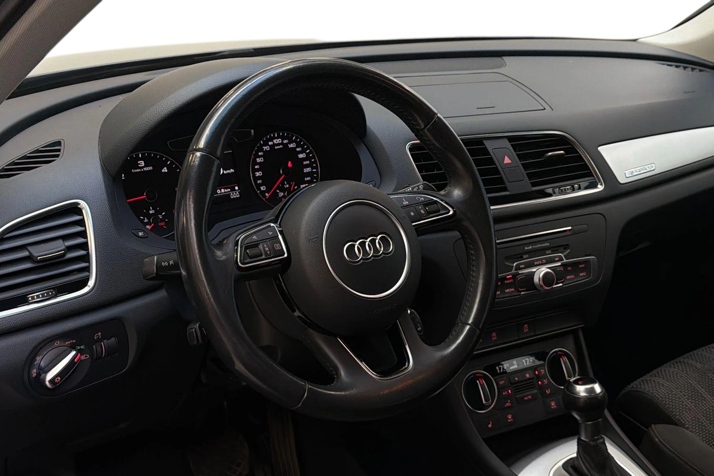 Harmaa Audi Q3 2018 kuva 3.