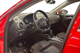 punainen Audi e-tron 2015 kuva 3.