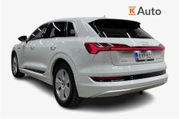 valkoinen Audi e-tron 2019 kuva 2.