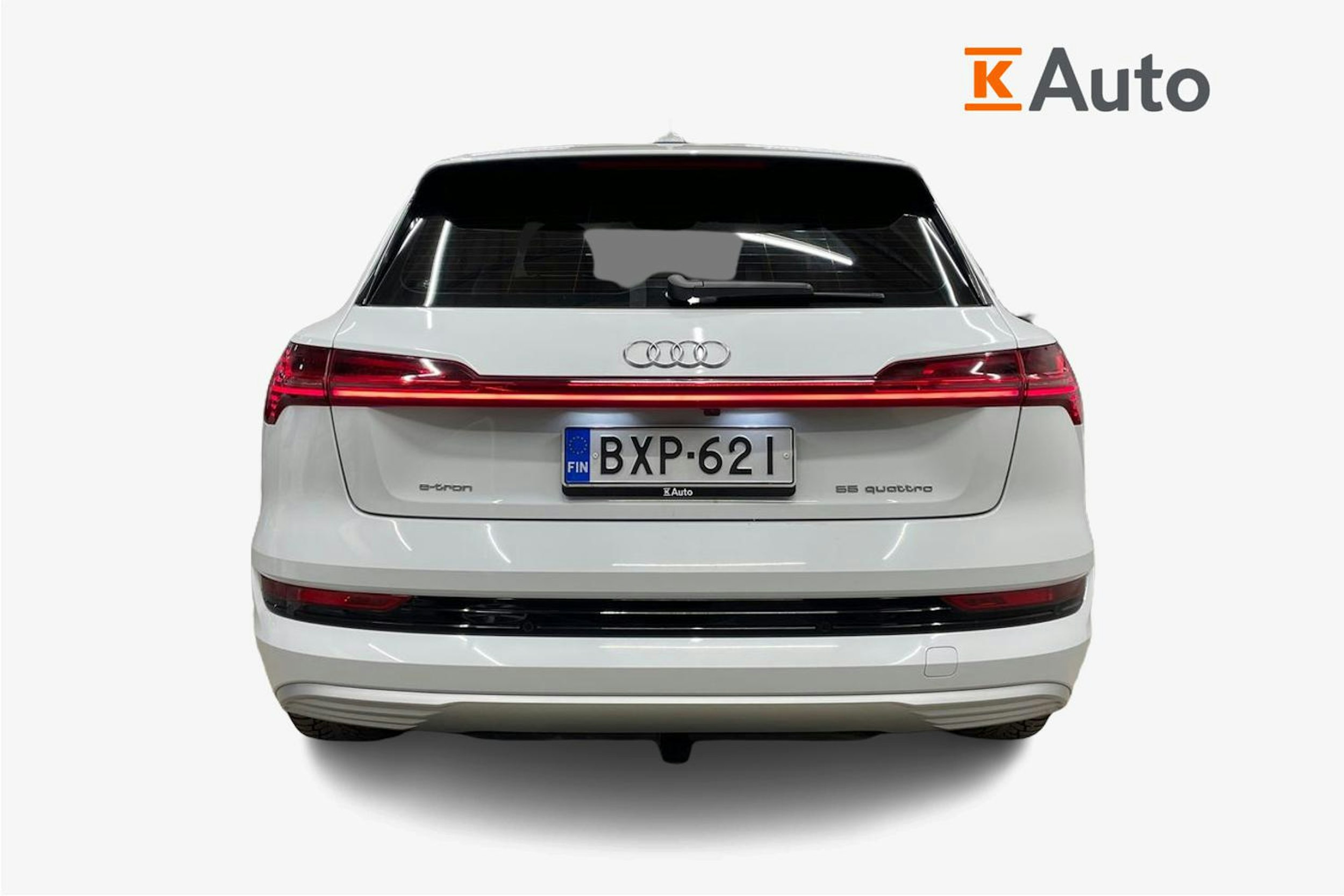 valkoinen Audi e-tron 2019 kuva 3.
