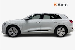 valkoinen Audi e-tron 2019 kuva 6.