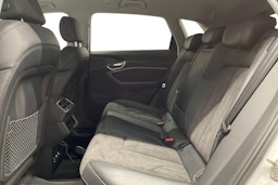 valkoinen Audi e-tron 2019 kuva 10.