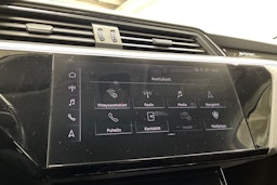 valkoinen Audi e-tron 2019 kuva 20.