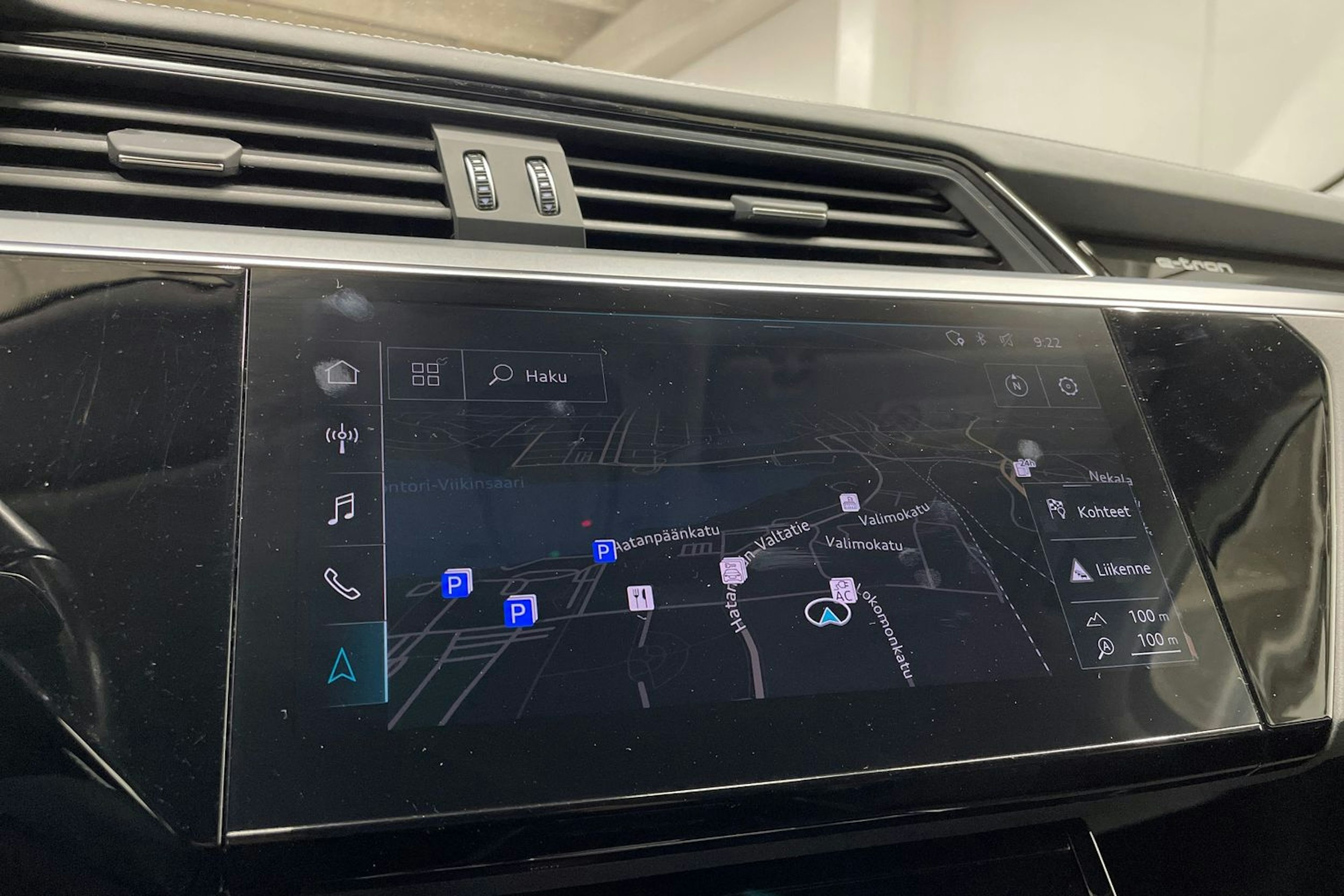 valkoinen Audi e-tron 2019 kuva 21.