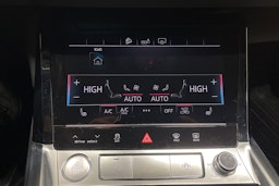 valkoinen Audi e-tron 2019 kuva 23.