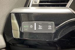 valkoinen Audi e-tron 2019 kuva 25.