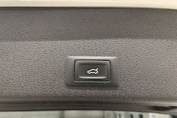 valkoinen Audi e-tron 2019 kuva 33.