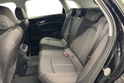 musta Audi e-tron 2019 kuva 10.