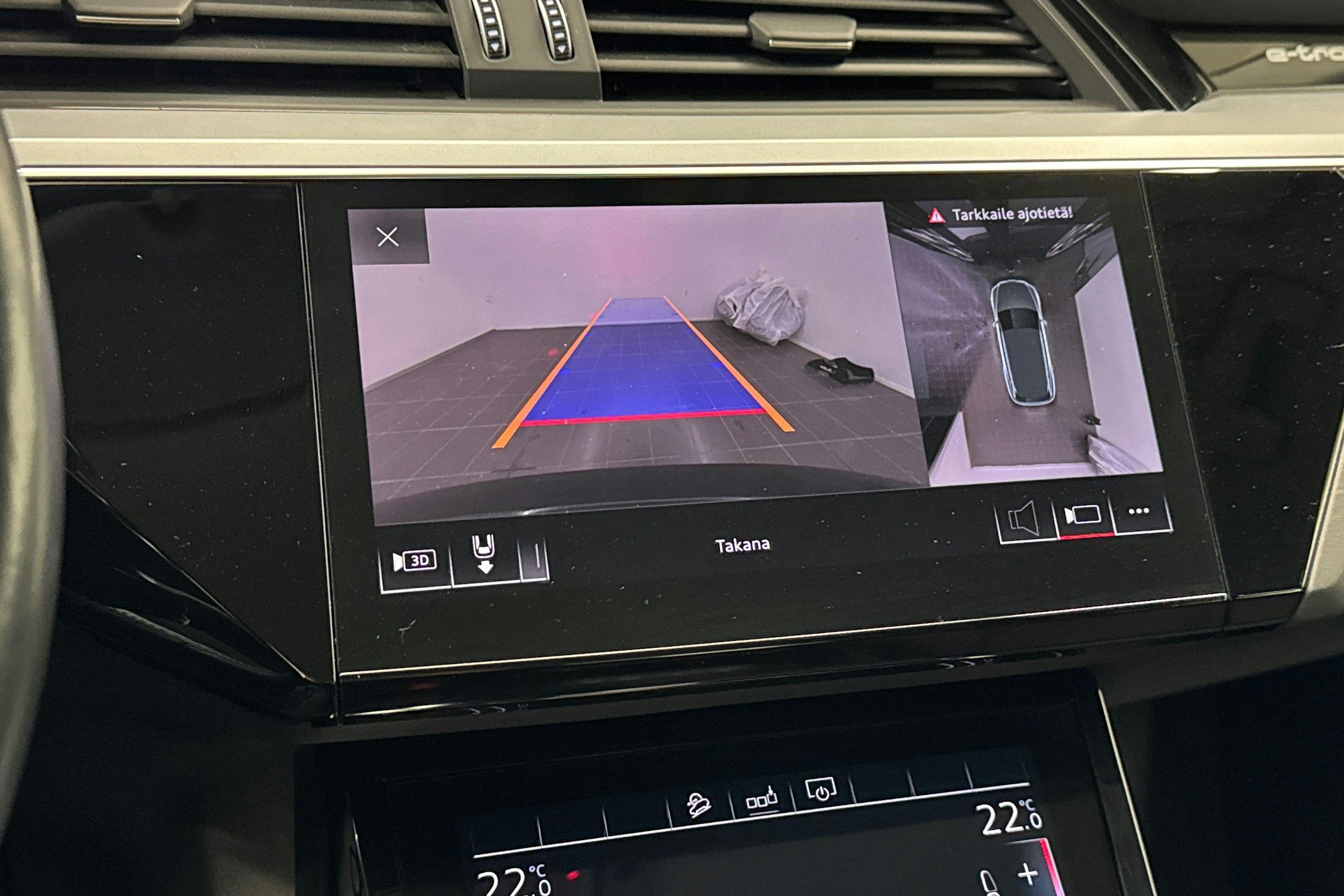 musta Audi e-tron 2019 kuva 19.