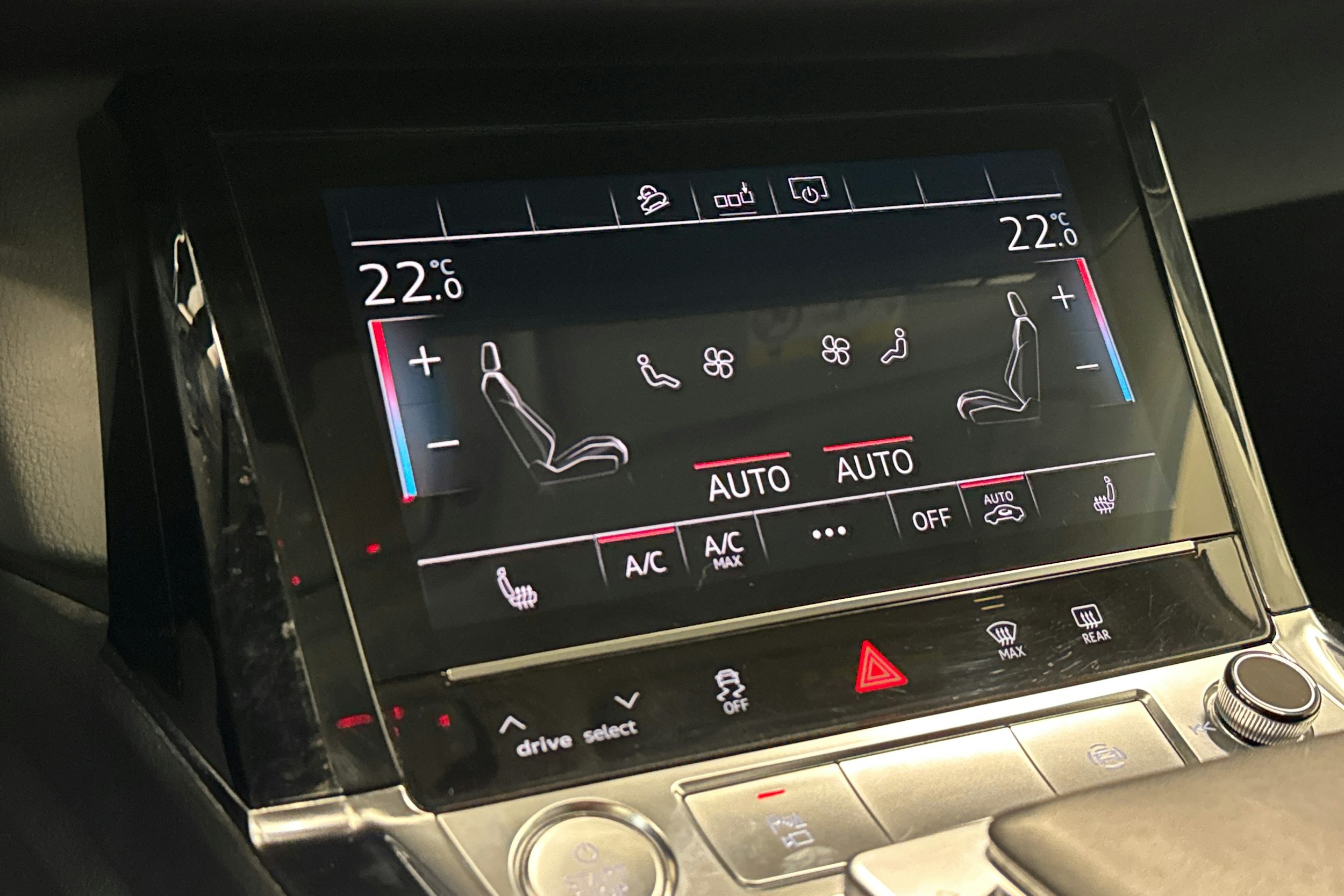 musta Audi e-tron 2019 kuva 20.