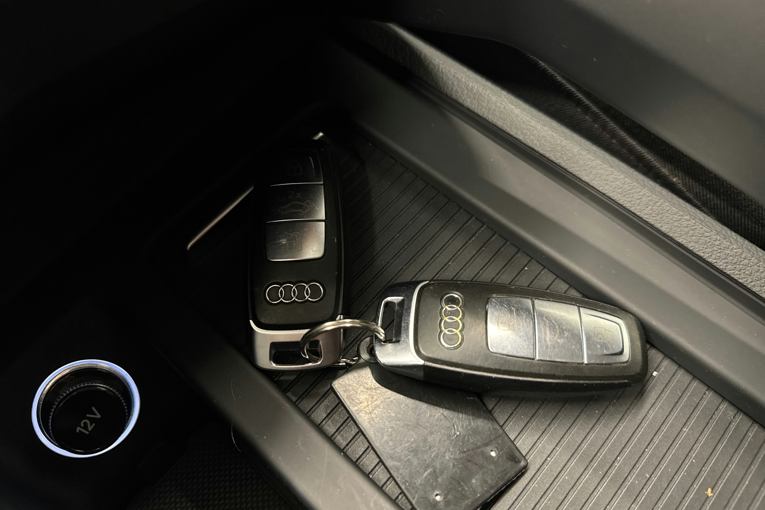 musta Audi e-tron 2019 kuva 23.