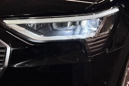 musta Audi e-tron 2019 kuva 25.