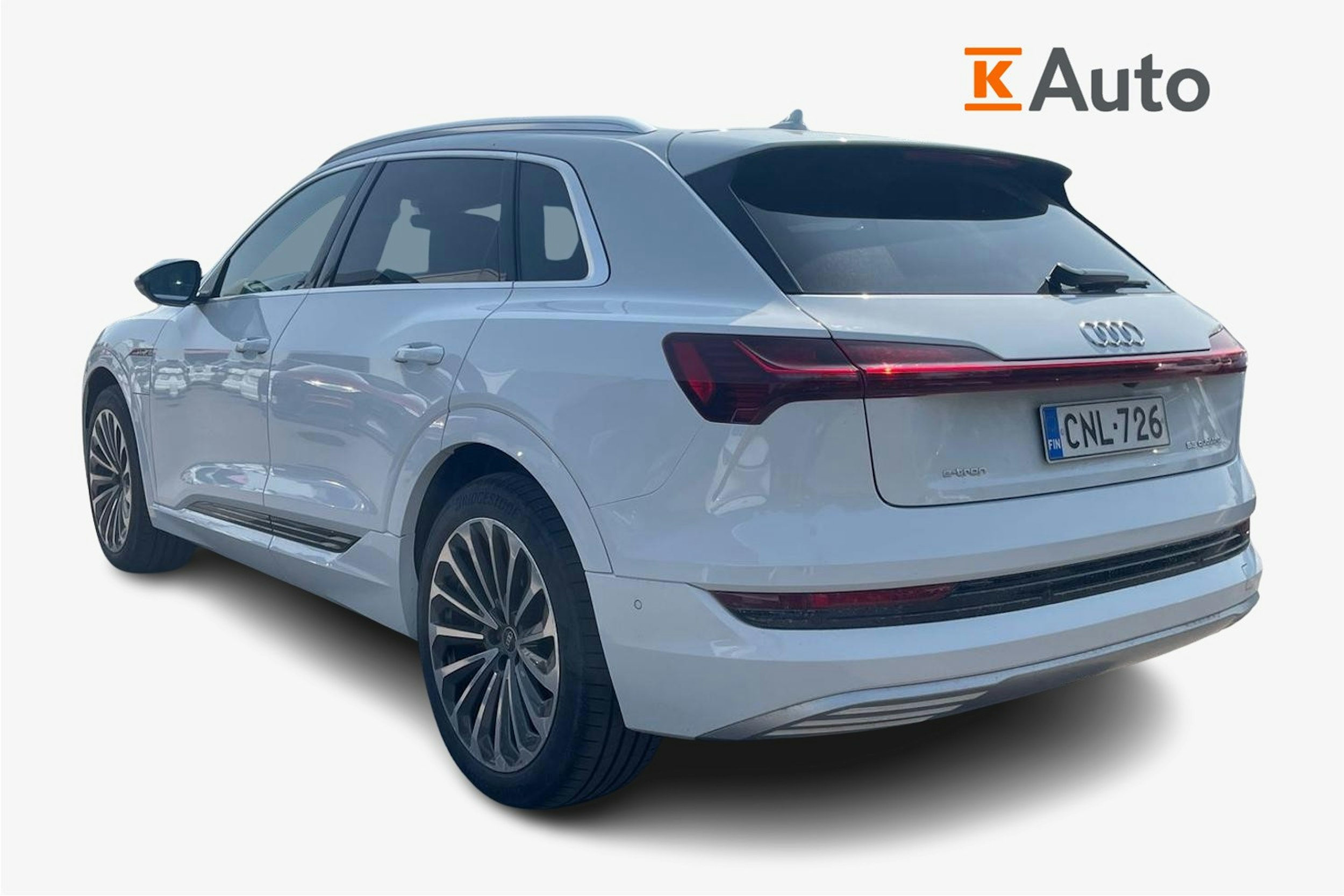 valkoinen Audi e-tron 2019 kuva 2.