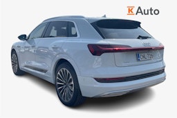 valkoinen Audi e-tron 2019 kuva 2.