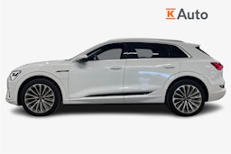 valkoinen Audi e-tron 2019 kuva 6.