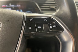 valkoinen Audi e-tron 2019 kuva 20.
