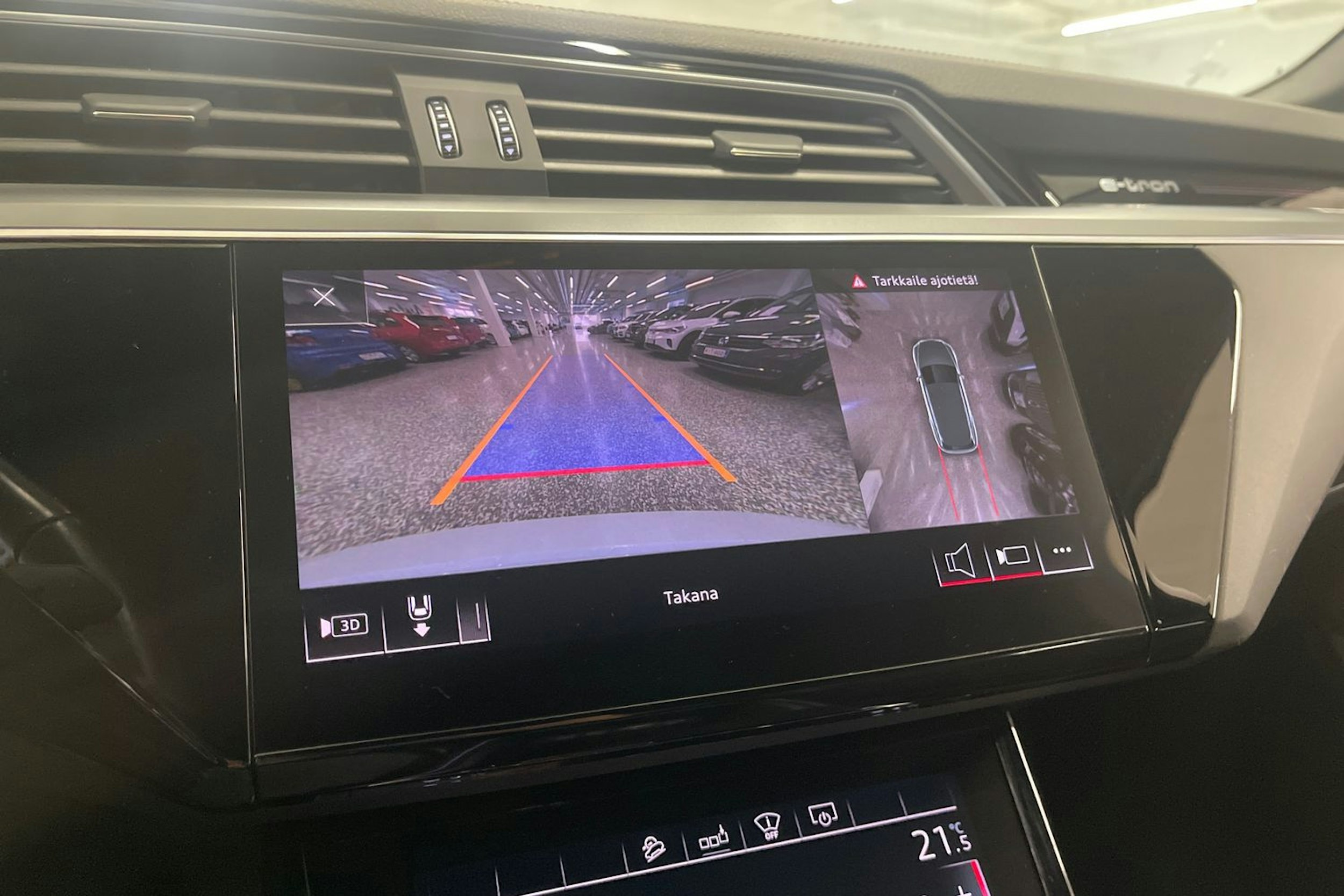 valkoinen Audi e-tron 2019 kuva 21.