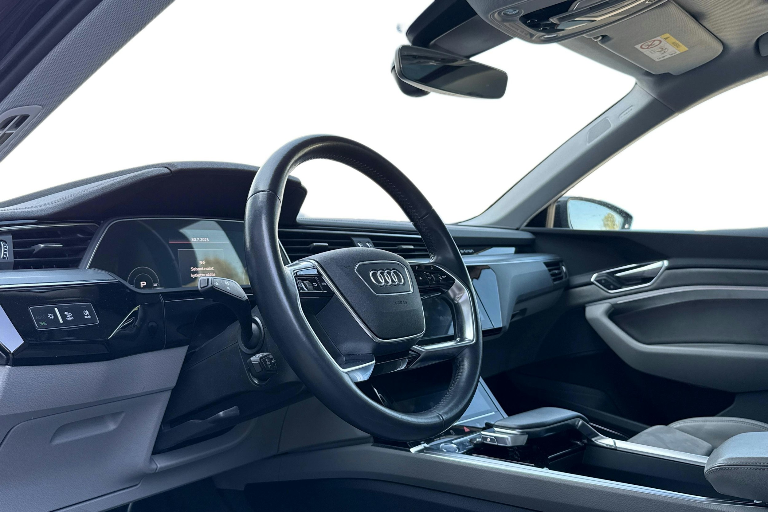musta Audi e-tron 2019 kuva 3.