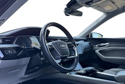musta Audi e-tron 2019 kuva 3.