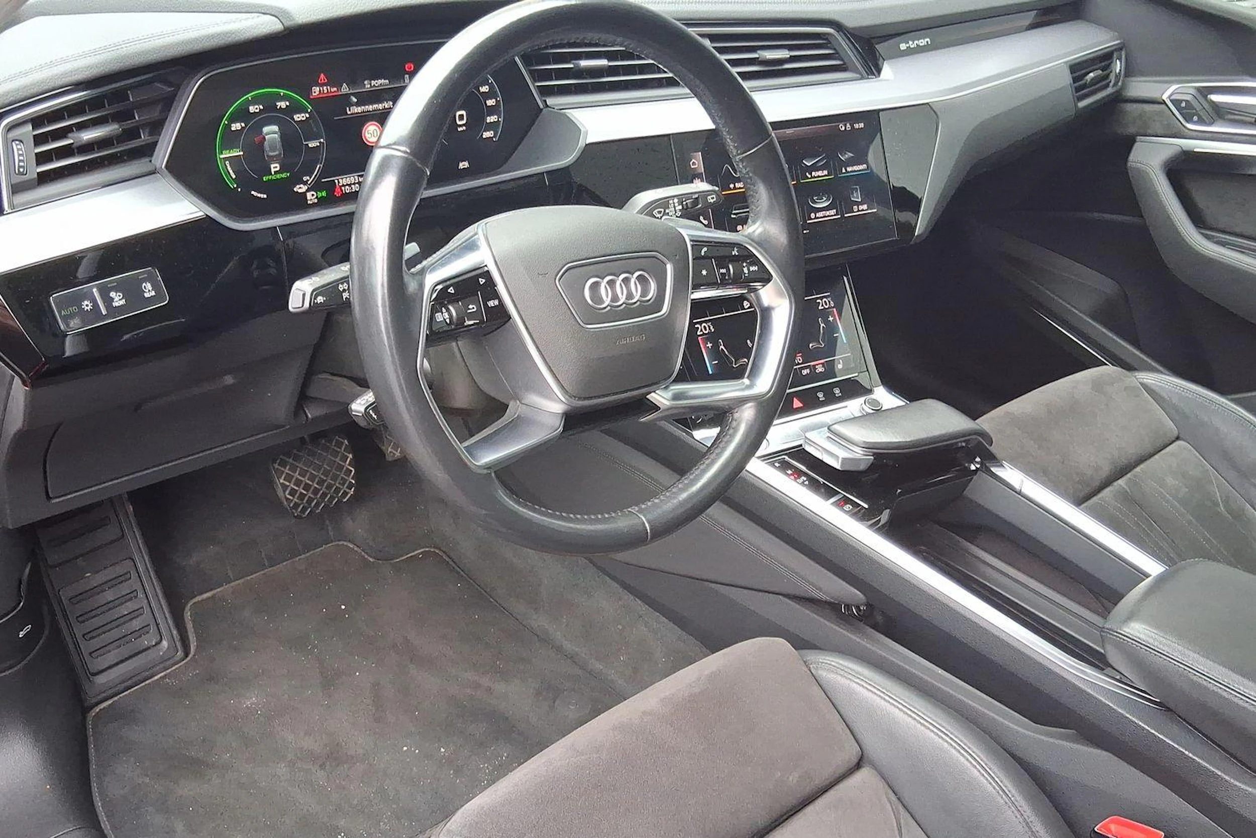 met. punainen Audi e-tron 2020 kuva 3.