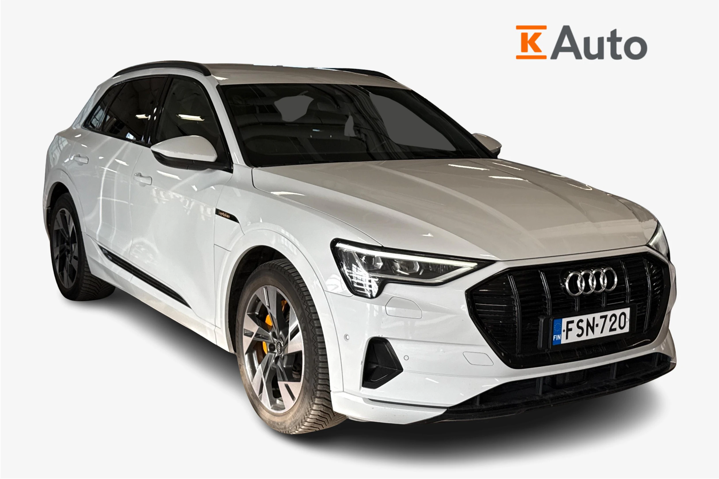 valkoinen Audi e-tron 2019 kuva 1.