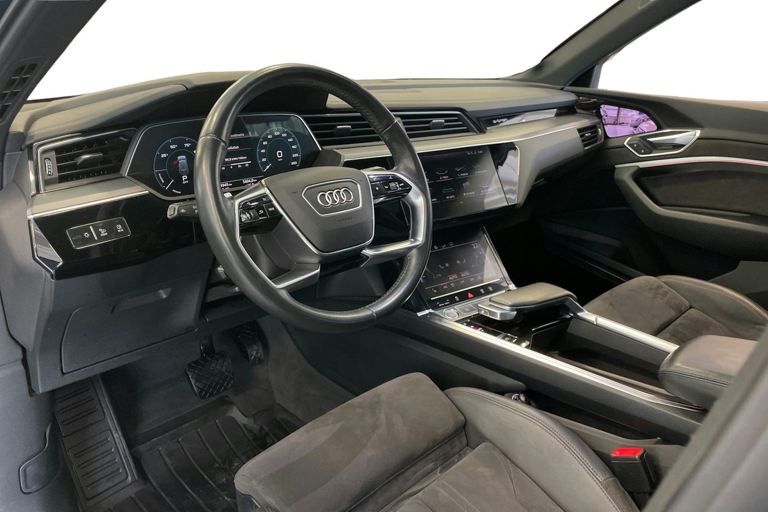 Vihreä Audi e-tron 2019 kuva 7.