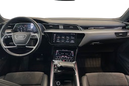 Vihreä Audi e-tron 2019 kuva 9.