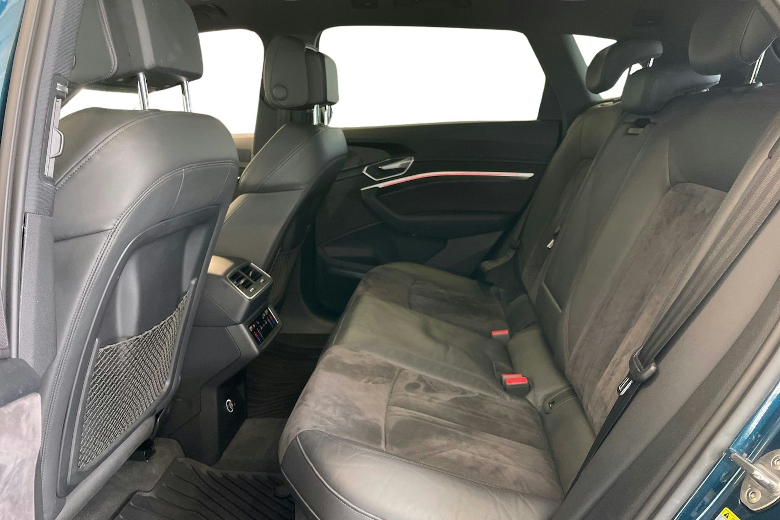 Vihreä Audi e-tron 2019 kuva 10.
