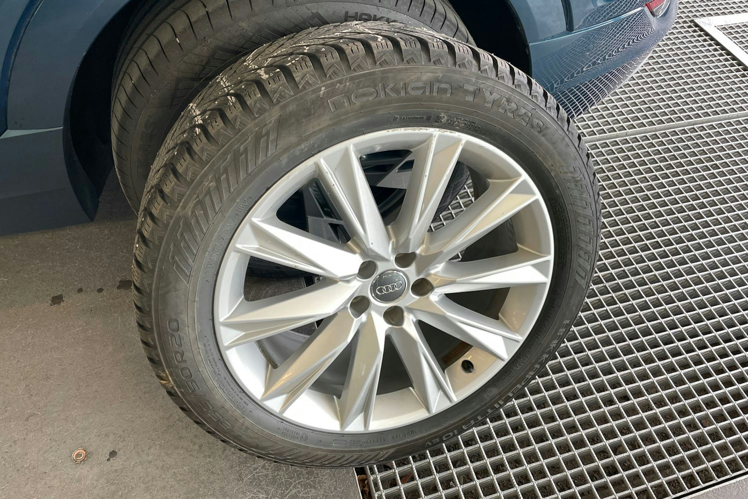 Vihreä Audi e-tron 2019 kuva 13.