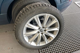Vihreä Audi e-tron 2019 kuva 13.