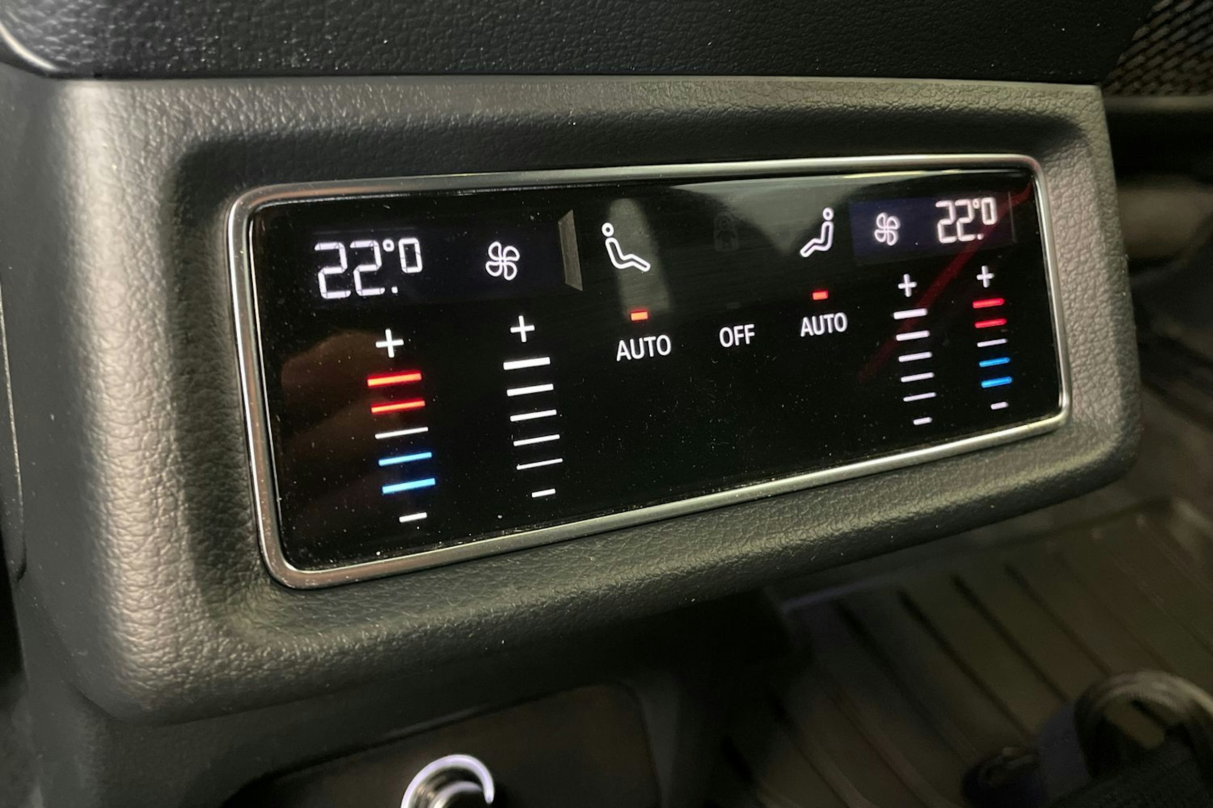 Vihreä Audi e-tron 2019 kuva 16.
