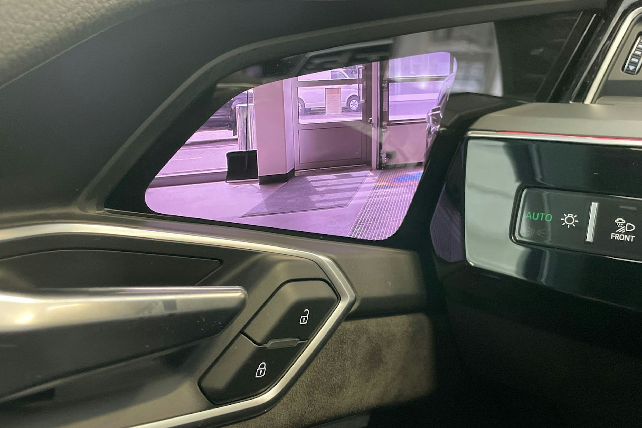 Vihreä Audi e-tron 2019 kuva 20.